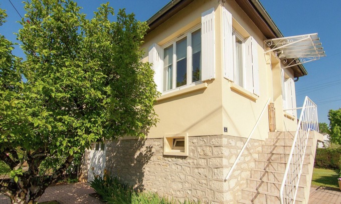 Malemort-sur-Correze House | Holiday Home in Malemort with Private Garden