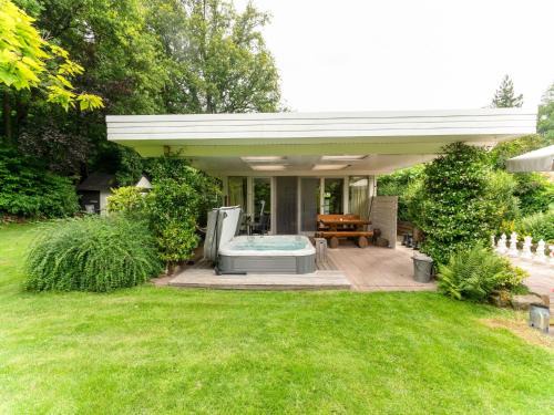 Oldenzaal House | Holiday home in Oldenzaal with hot tub