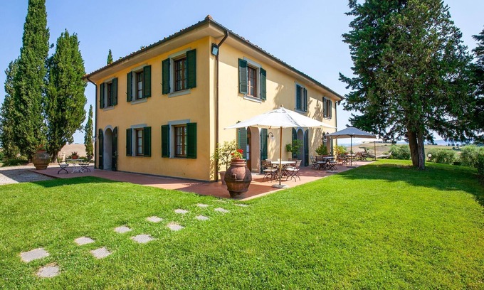 Lajatico House | Holiday Home in Orciatico with Pool & BBQ