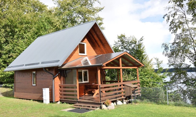 Suleczyno House | Holiday Home in Parchowo by Lake Mausz