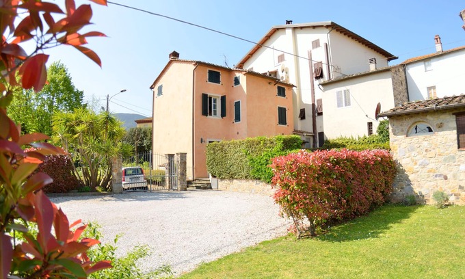 Colle di Compito House | Holiday Home in Pescaglia near Tuscan Vineyards