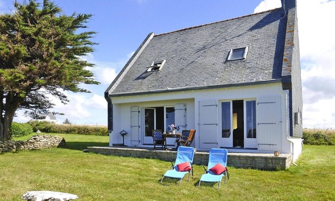 Plozevet House | Holiday Home in Plozévet near Beaches