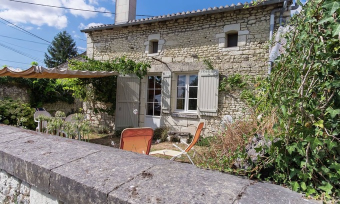 Sossais House | Holiday Home in Puygareau near Poitiers