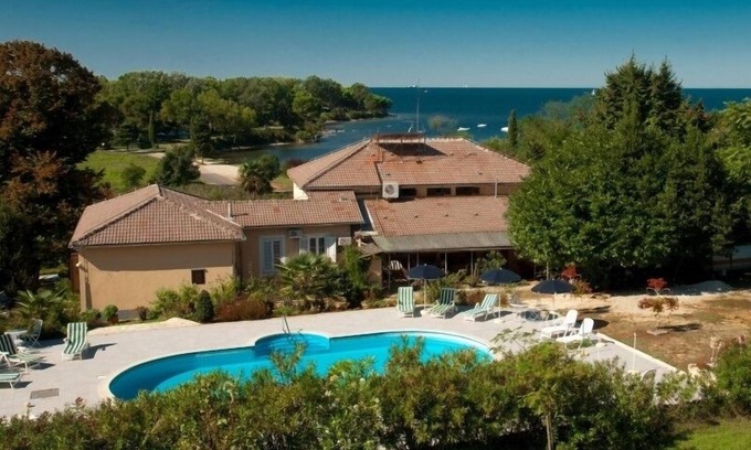 Savudrija House | Holiday Home in Savudrija with Terrace, Air condition, WIFI, Washing machine (123-11)