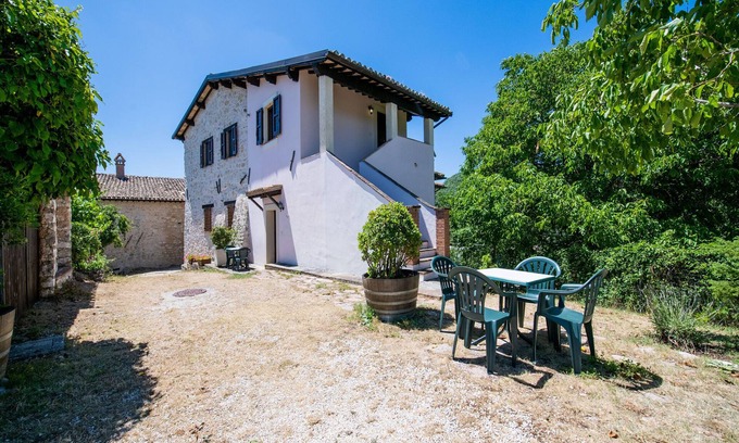 Sellano House | Holiday Home in Sellano with Pool & Sun Terrace