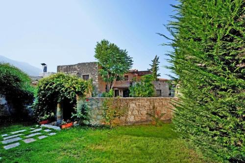 Archanes House | Holiday home in the Archanes with a garden