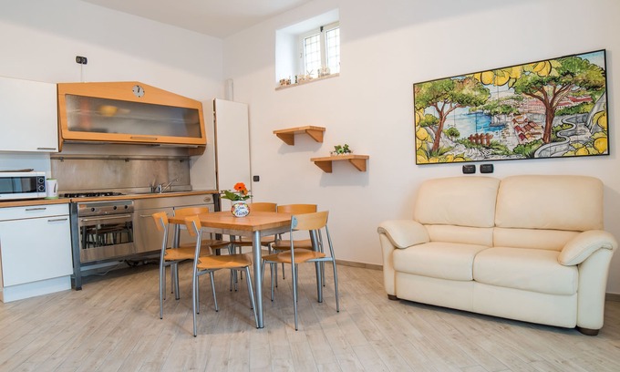 Bomerano Apartment | Holiday home in the center of Bomerano, one step away from the Path of the Gods.