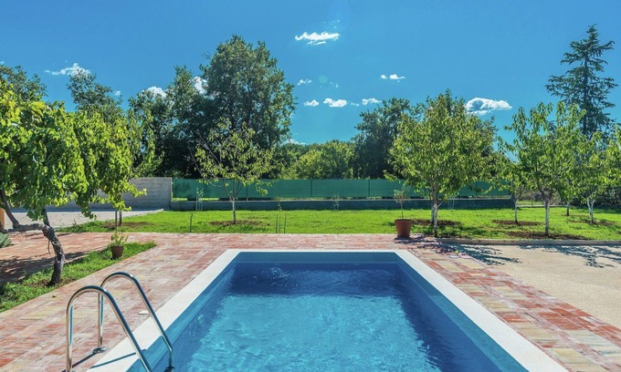 Zemunik Donji House | Holiday Home in Zemunik Donji with Pool