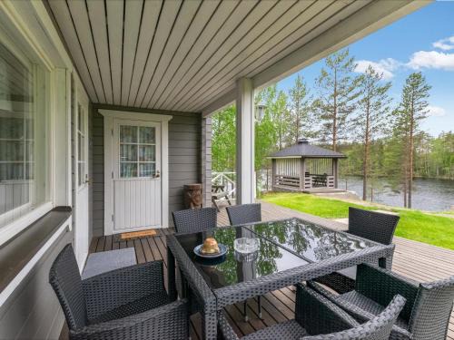 Rautalampi House | Holiday Home Kierinniemi by Interhome