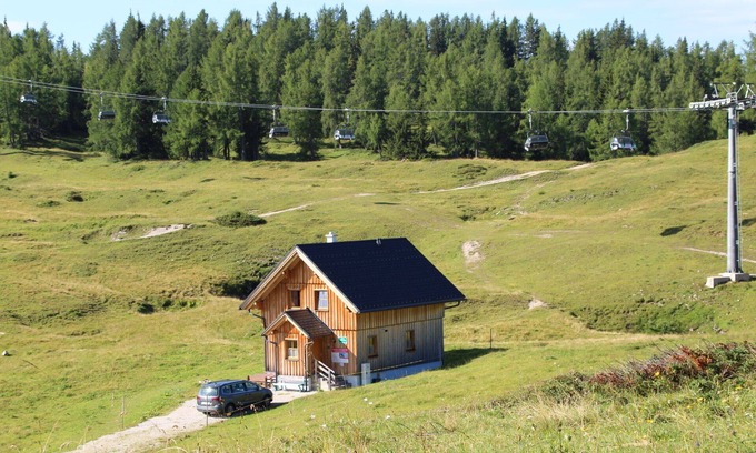 Tauplitz Cabin | Holiday Home 'Kleine Winklerhütte' with Mountain View and Private Garden