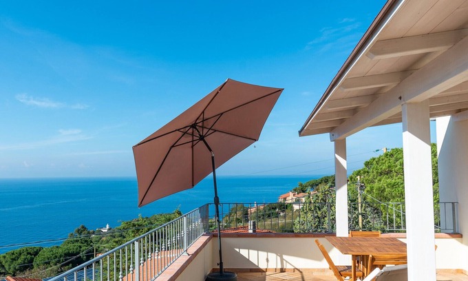 Patresi House | Holiday Home 'L' Elicriso' with Sea View, Wi-Fi and Air Conditioning