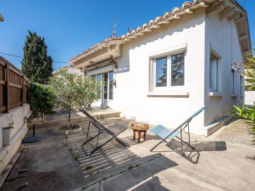 Le Grand Large House | Holiday Home Les Violettes by Interhome