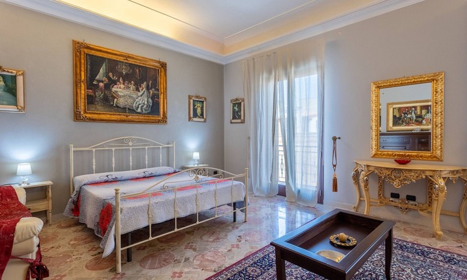 Mazara del Vallo House | Holiday Home 'La Casa Di Giusy' with Balcony, Wi-Fi and Air Conditioning
