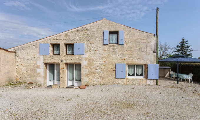 Romegoux House | Holiday Home 'L' Oléronaise' with Private Terrace and Private Garden