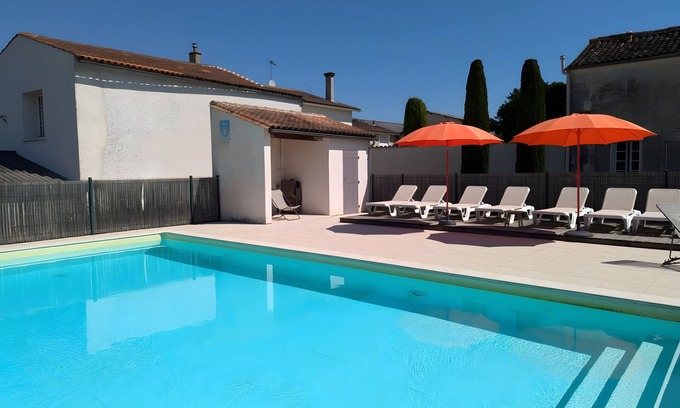 Verrieres House | Holiday Home 'La Bonne Chauffe - Serpentin' with Shared Pool, Private Terrace and Wi-Fi
