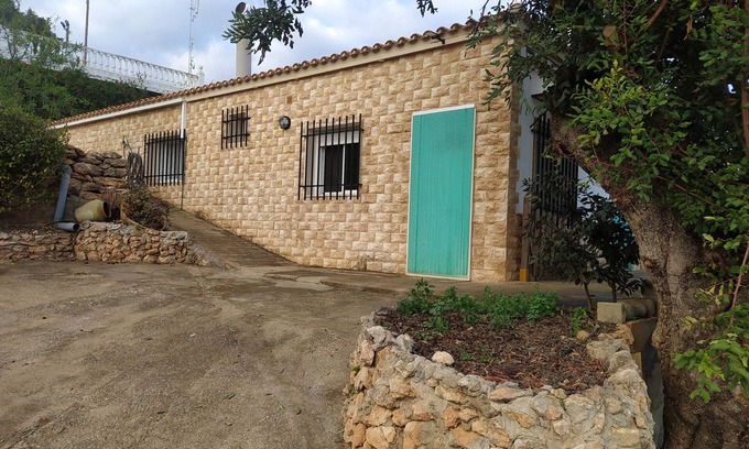 Catadau House | Holiday Home 'La Caseta D'Amparo' with Mountain View, Private Terrace and Wi-Fi