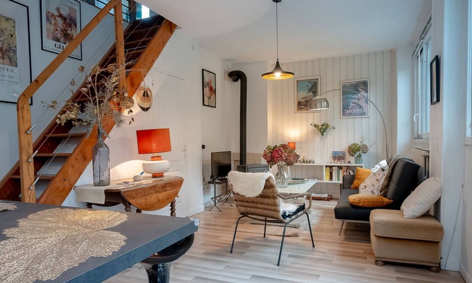 Viviers-du-Lac House | Holiday Home 'La' with Mountain View, Private Terrace and Wi-Fi