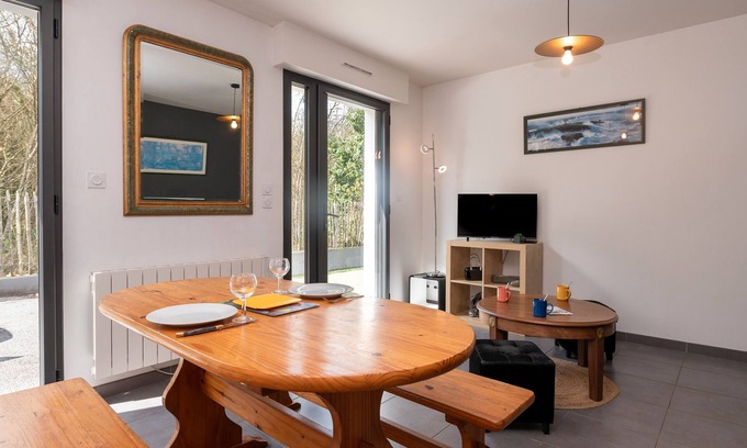 Brech House | Holiday Home 'La Maison De Toulbadeu' with Private Terrace and Private Garden