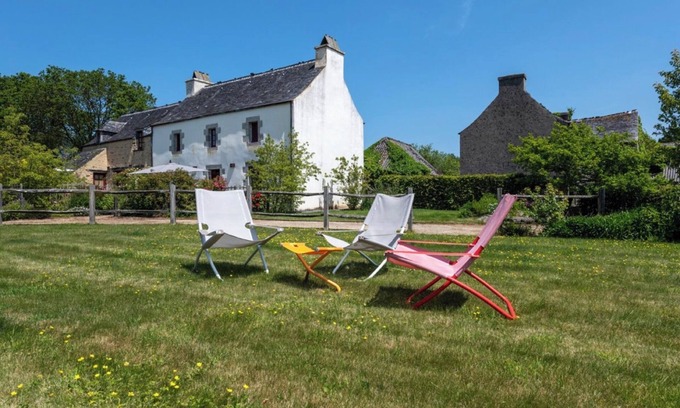 Commana House | Holiday Home 'La Maison - Piscine - Spa - Jardin' with Shared Pool, Private Terrace and Wi-Fi
