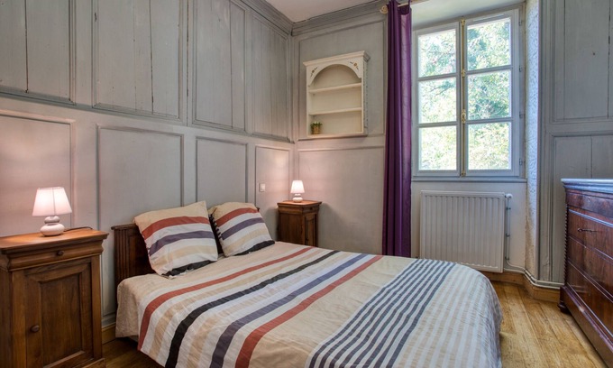 Mayac House | Holiday Home 'La Petite Cour' with Shared Pool, Private Terrace and Wi-Fi