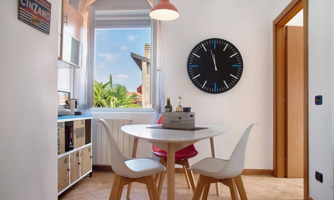 Germignaga House | Holiday Home 'La Piazzetta' with Mountain View and Wi-Fi