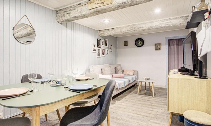 Saint-Hippolyte House | Holiday Home La Salanquaise by Interhome