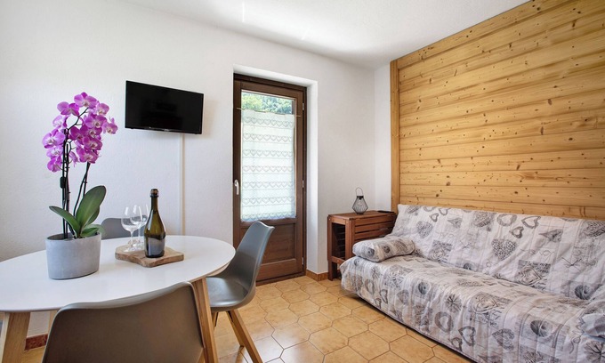 Plan D'introd House | Holiday Home 'Le Cré Appartamento 4' with Mountain View, Shared Garden and Wi-Fi