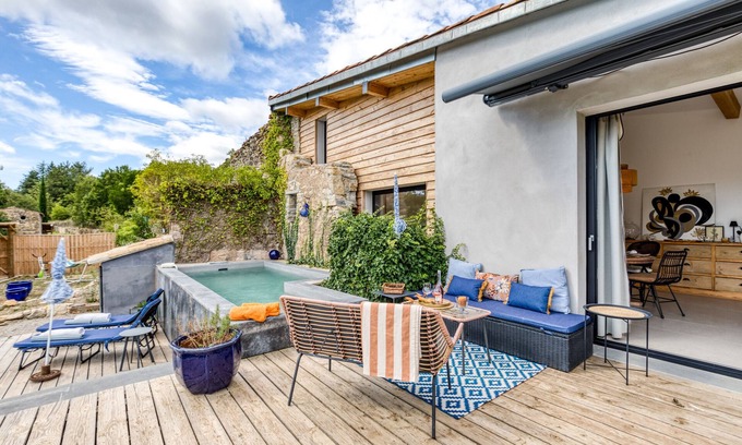 Bedarieux House | Holiday Home 'Le Mas De Coeur' with Mountain View, Wi-Fi and Air Conditioning