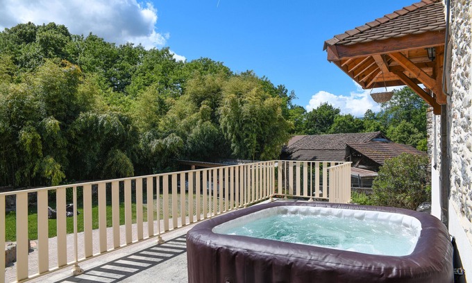 Pontcharra House | Holiday Home 'Le Moulin De Bayard' with Mountain View, Private Terrace and Wi-Fi