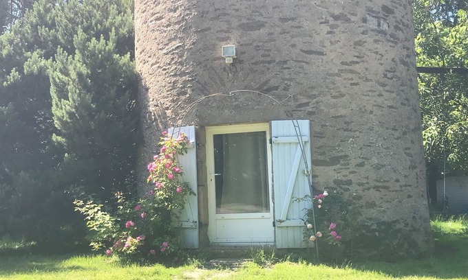 Vertou House | Holiday Home 'Le Moulin De Pen Hoêt' with Shared Garden