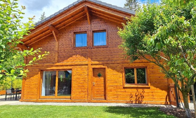 Faucigny House | Holiday Home 'Le Refuge - Faucigny' with Mountain View, Private Terrace and Wi-Fi