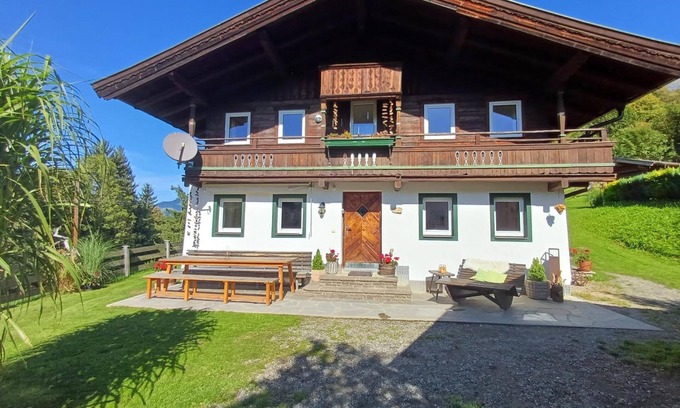 Oberhausen House | Holiday Home 'Lemberger' with Mountain View, Private Terrace and Wi-Fi