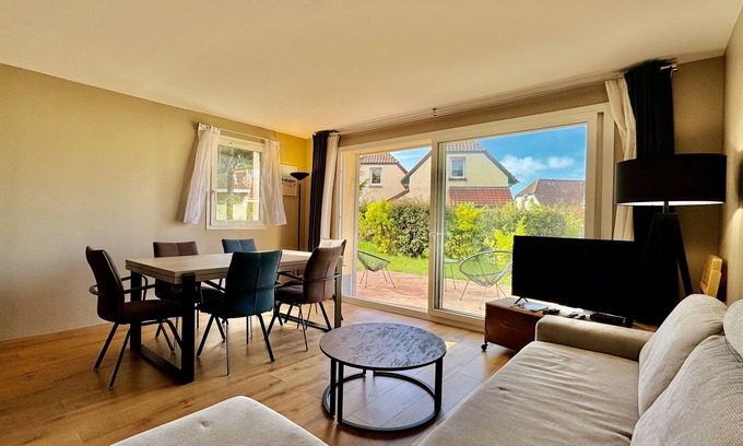 Cucq House | Holiday Home 'Les Pins Stella Plage' with Private Terrace, Wi-Fi and Air Conditioning