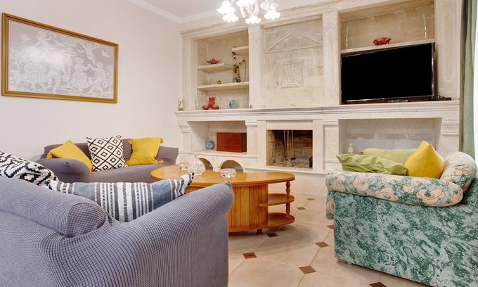 Skinaria House | Holiday Home 'Lions Residence' with Mountain View, Wi-Fi and Air Conditioning
