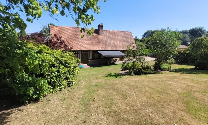 Hautot-l'Auvray House | Holiday Home 'Maison Normande Proximi De La Mer' with Private Terrace, Private Garden and Wi-Fi