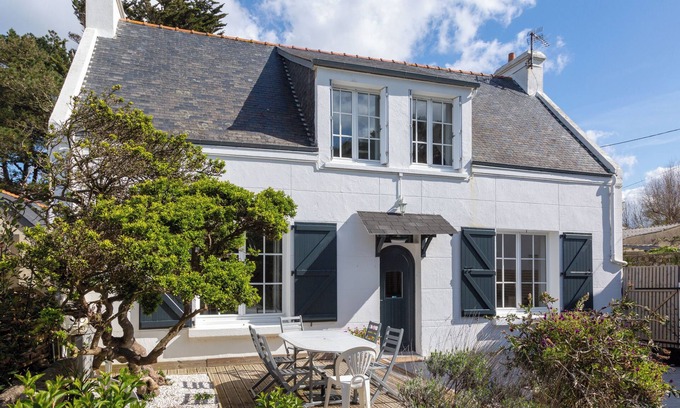 Gavres House | Holiday Home 'Maison De Bord De Mer' with Private Terrace and Wi-Fi