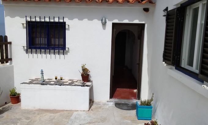 Azenhas do Mar House | Holiday Home 'Mar E Sol' with Sea View, Private Terrace and Wi-Fi