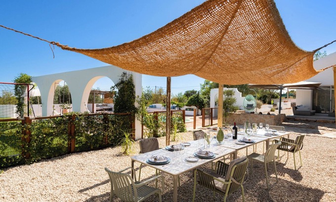 Malhao House | Holiday Home 'Modern Farmhouse with Pool' with Mountain View, Wi-Fi and Air Conditioning