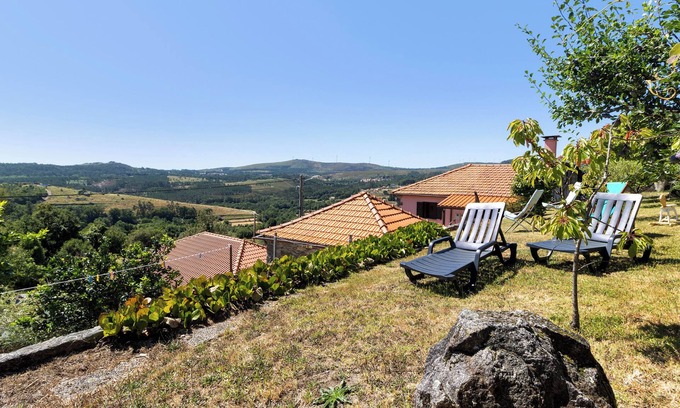 Paredes de Coura House | Holiday Home 'Natureza De Coura' with Mountain View