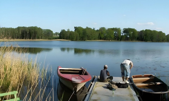 Densow House | Holiday Home Near Forest and Lake