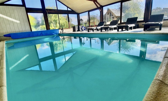 Huille House | Holiday Home 'O Gîte Bleu' with Private Pool, Private Garden and Wi-Fi