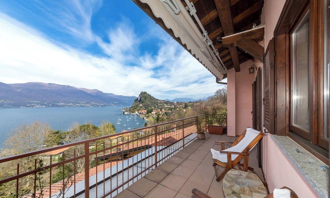 Castelveccana House | Holiday Home Parco Azzurro close to Lake with Pool & Wi-Fi