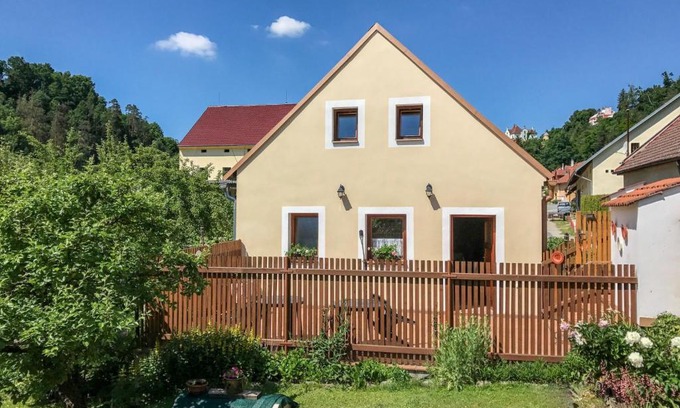 Bechyne House | Holiday Home Parkany 2 by Interhome
