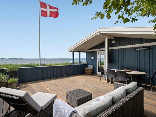 Næs House | Holiday Home Pellervo - 20m from the sea by Interhome