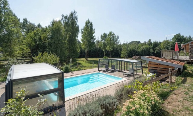 Uzemain House | Holiday Home 'Piscine Spa Et Sauna Privé' with Lake View, Private Pool and Wi-Fi