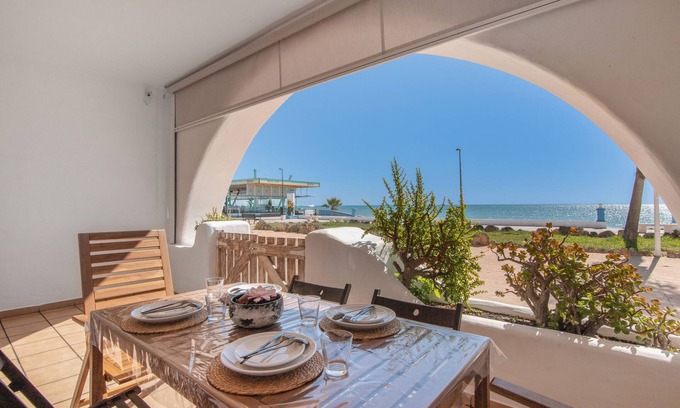 Sector P - Palmito House | Holiday Home 'Primera Linea En Matalascañas' with Sea View, Wi-Fi and Air Conditioning