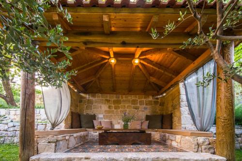 Klis Villa | Holiday Home Radic, heated pool united with nature