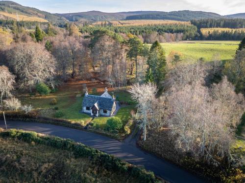 Inverarnie House | Holiday Home Rose Cottage by Interhome