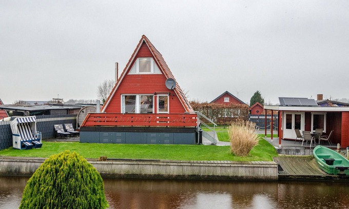 Sudbrookmerland House | Holiday Home 'Schmidt' with Private Terrace, Private Garden and Wi-Fi