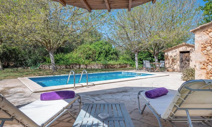 Algaida House | Holiday Home Ses Tendes with Wi-Fi, A/C, Pool, Garden & Terrace; Parking Available